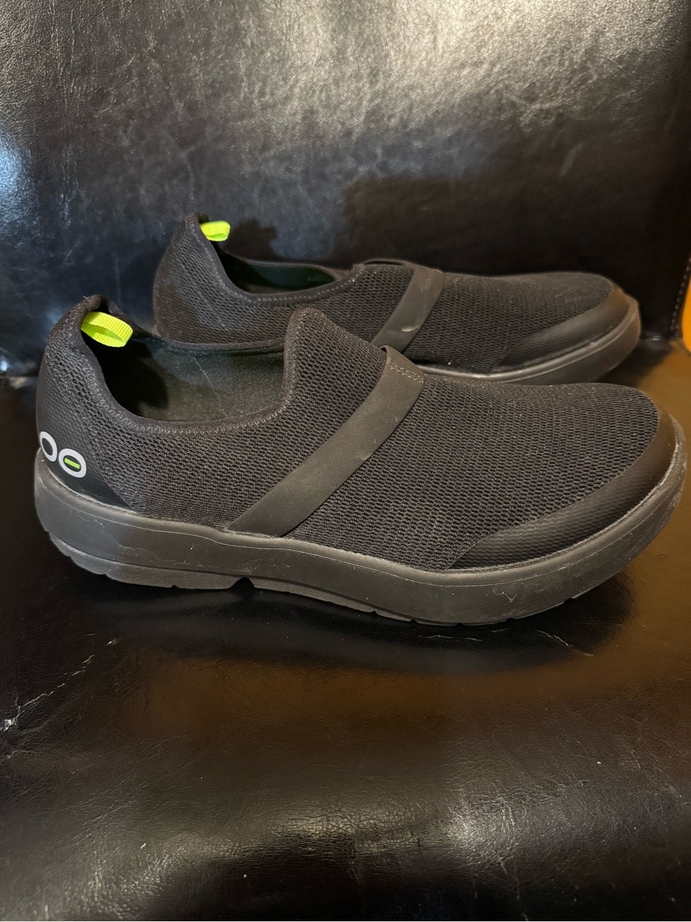 Oofos OOmg eeZee Low Women
recovery shoes size 12